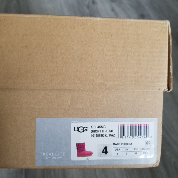 UGG Kids Short II Petal Leather Boots. - Picture 7 of 7